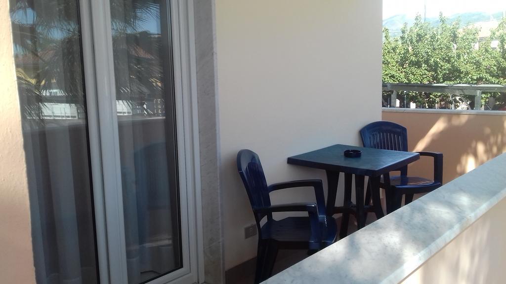 Villa Laura Residence Hotel Apartments & Studios アシェーア エクステリア 写真
